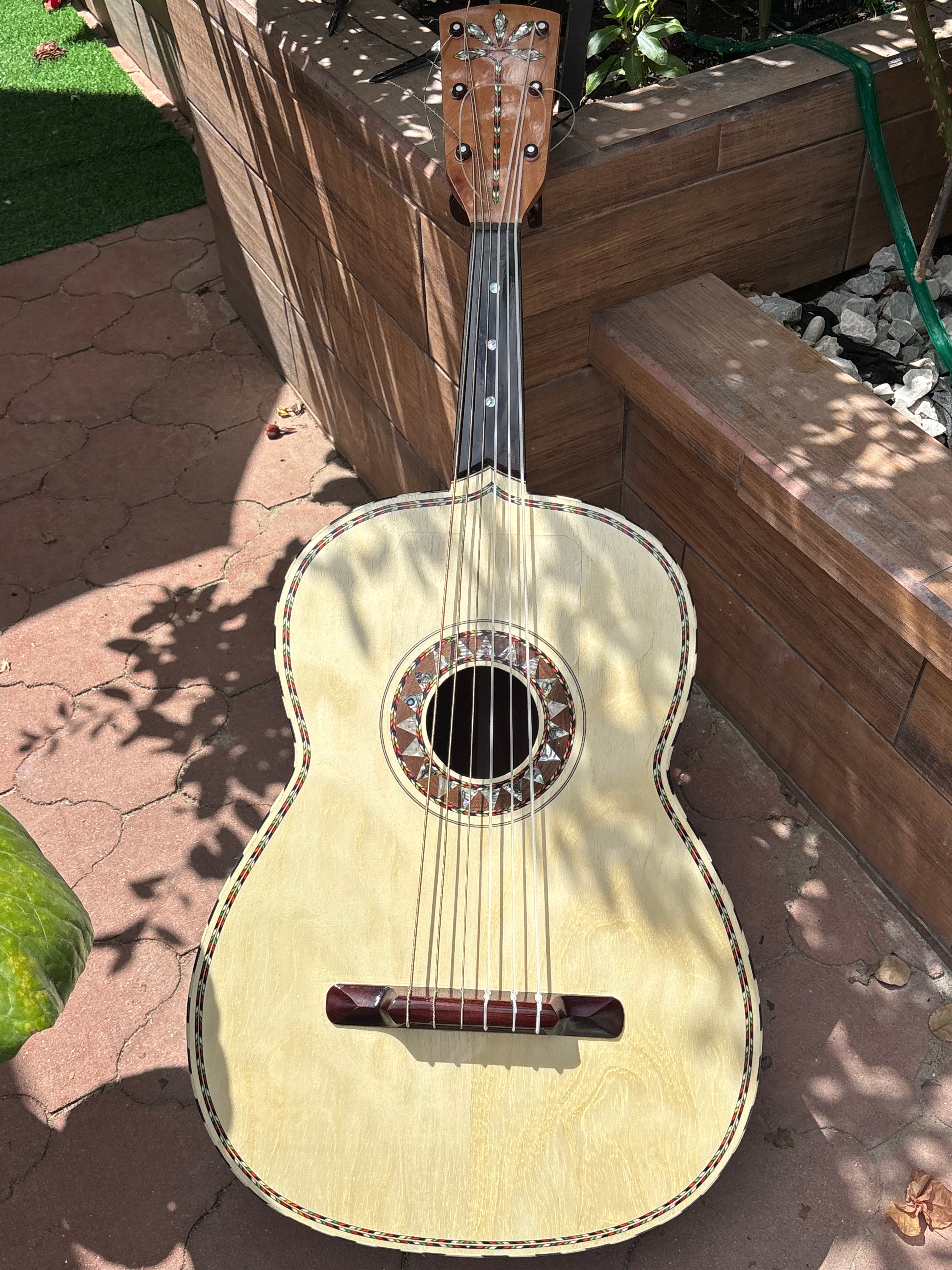 VihuelaTv - M ( Morales ) Traditional